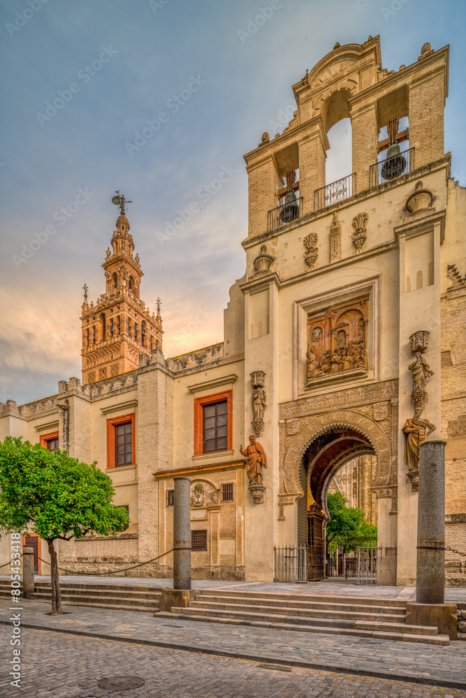 Obraz premium Puerta del Pedon (Door of Forgiveness) with the Giralda tower on the background, Seville, Spain
