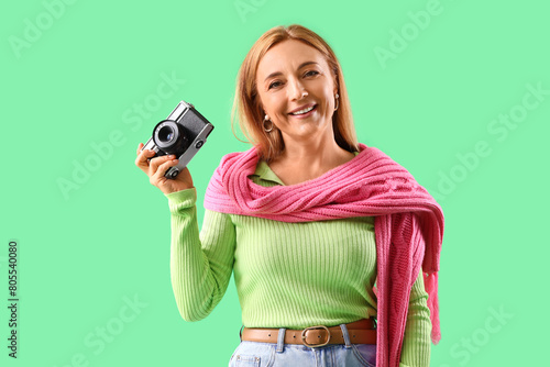 Stylish mature woman with p...