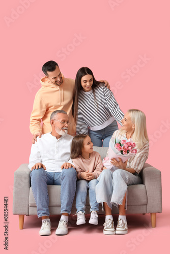 Big family with tulips sitt...