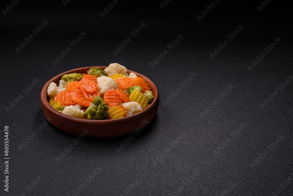Delicious fresh vegetables broccoli, cauliflower, carrots steamed with salt Delicious fresh vegetables broccoli, cauliflower, carrots steamed with salt