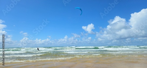 kite surf sur la plage du Cap Ferret, France photo