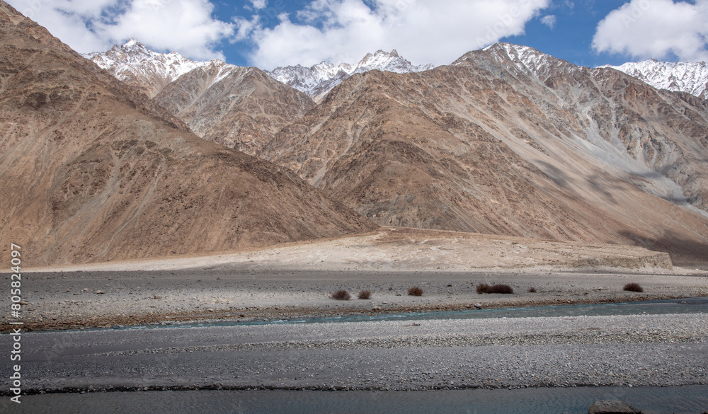 Fototapeta premium Himalayan mountains in the Shyok River Valley in northern India near the border with Tibet