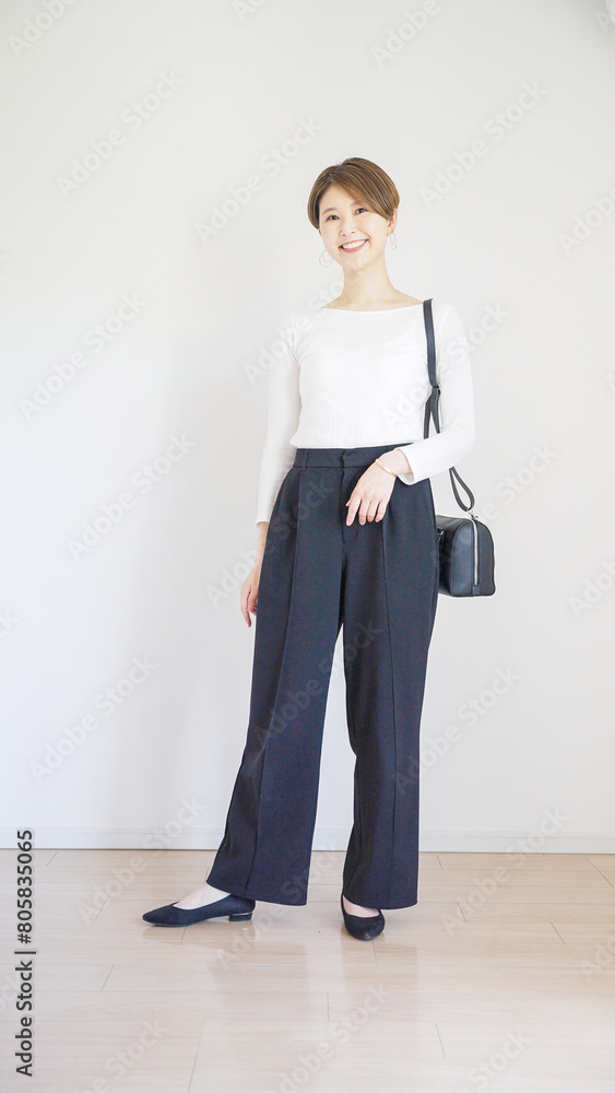 女性春服のファッションコーディネート全身(縦向き) 女性春服のファッションコーディネート全身(縦向き)
