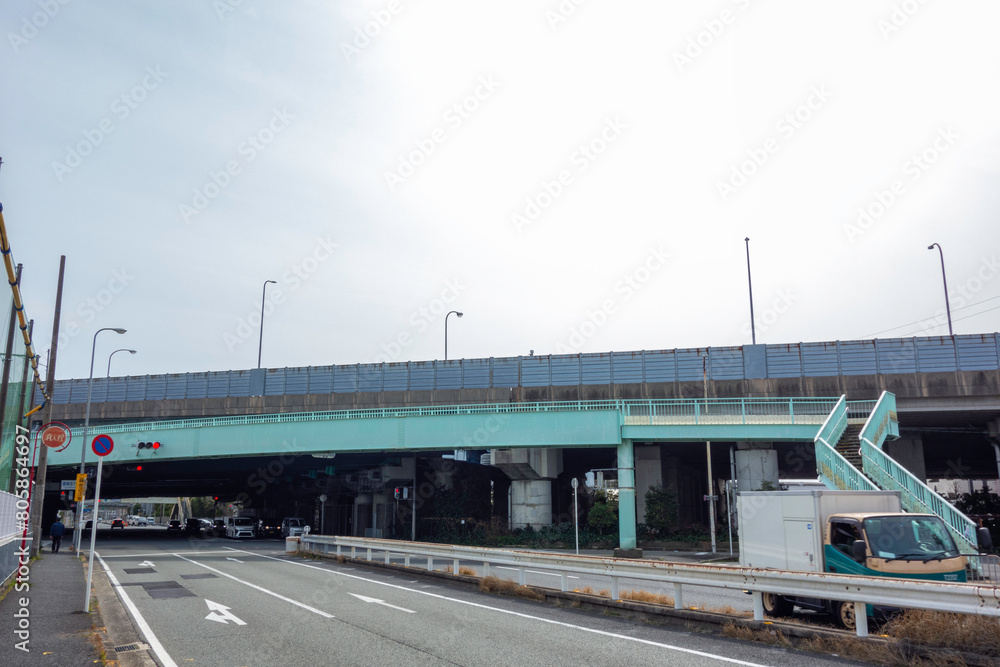 幹線道路沿いの風景