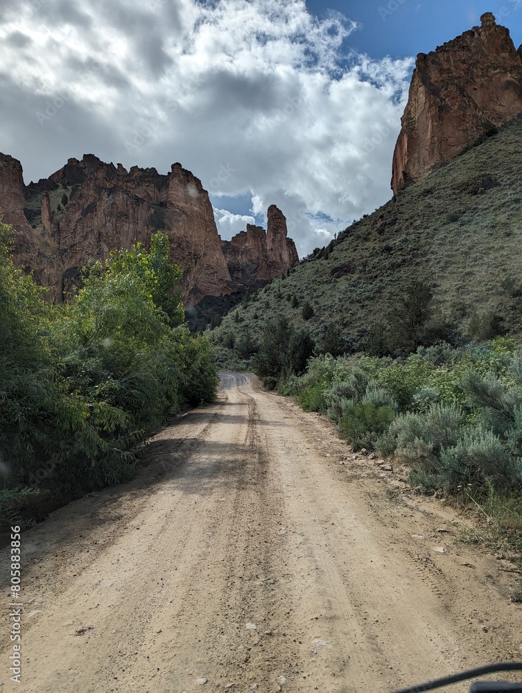 scenic road to Leslie Gulch, Oregon, USA