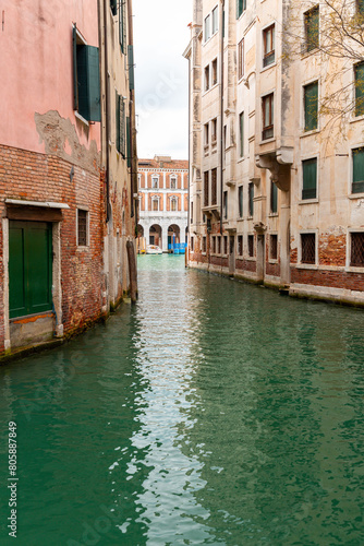 Beautiful canals and tradit...