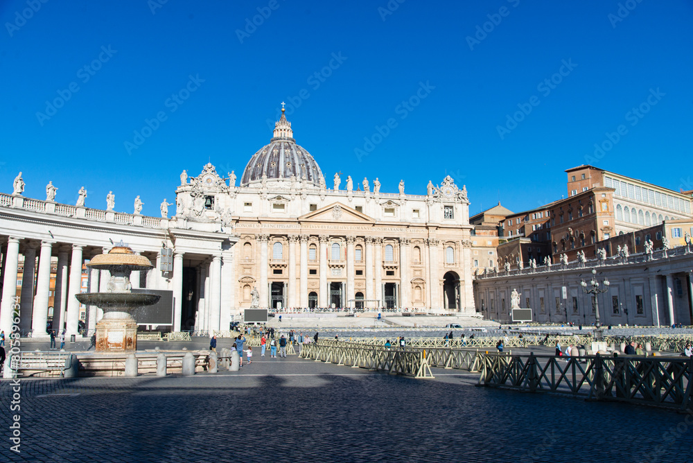 Fototapeta premium St. Peter's Basilica on Sunny Day, Vatican City