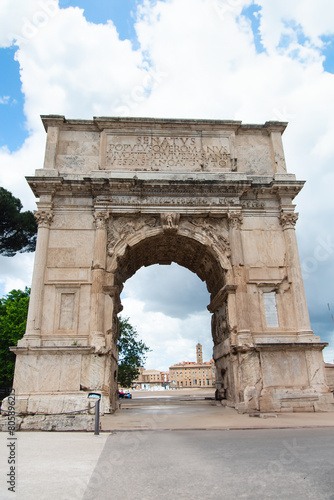 Cuadro en lienzo The Arch of Titus: Ancient Triumphal Arch in Rome