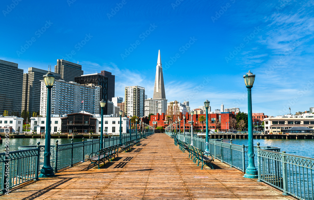 Φωτογραφία Skyline of San Francisco from Pier 7 at the Embarcadero - California, United Sta
