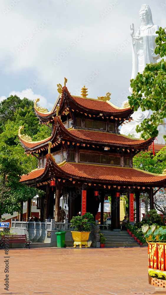 Naklejka premium truc lam ho temple on phu quoc