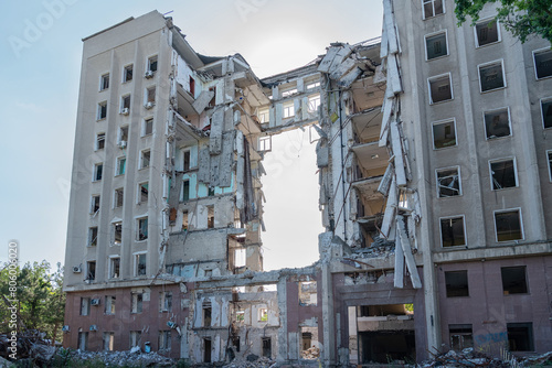 фотографія A  administrative building, heavily damaged after shelling