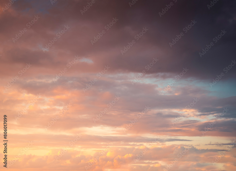 Cielo con nubes altas Cielo con nubes altas
