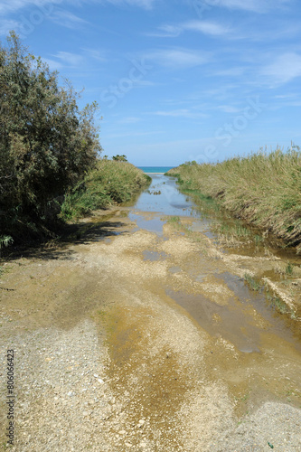 L'embouchure de la rivière de Platanias près de Réthymnon en Crète