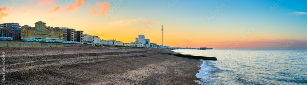 Obraz premium Panoramic sunrise view of Brighton beach