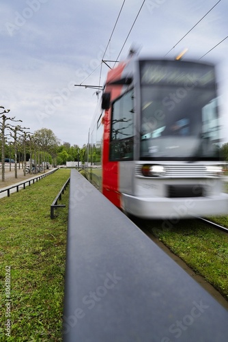 Düsseldorf, die Straßenbahn rauscht heran photo