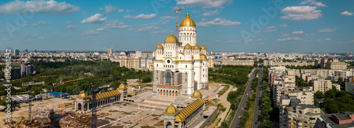Obraz na płótnie Catedrala Mantuirii Neamului Construction Site of the Romanian Orthodox Cathedral on a sunny day w salonie