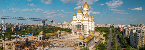Obraz na płótnie Catedrala Mantuirii Neamului Construction Site of the Romanian Orthodox Cathedral on a sunny day w salonie