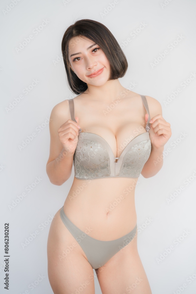 Obraz premium Beautiful slim body of woman in studio