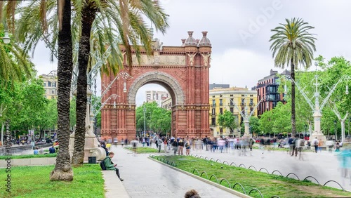 Timelapse Videos of Crowds at the Arc de Triomf in Barcelona, Spain