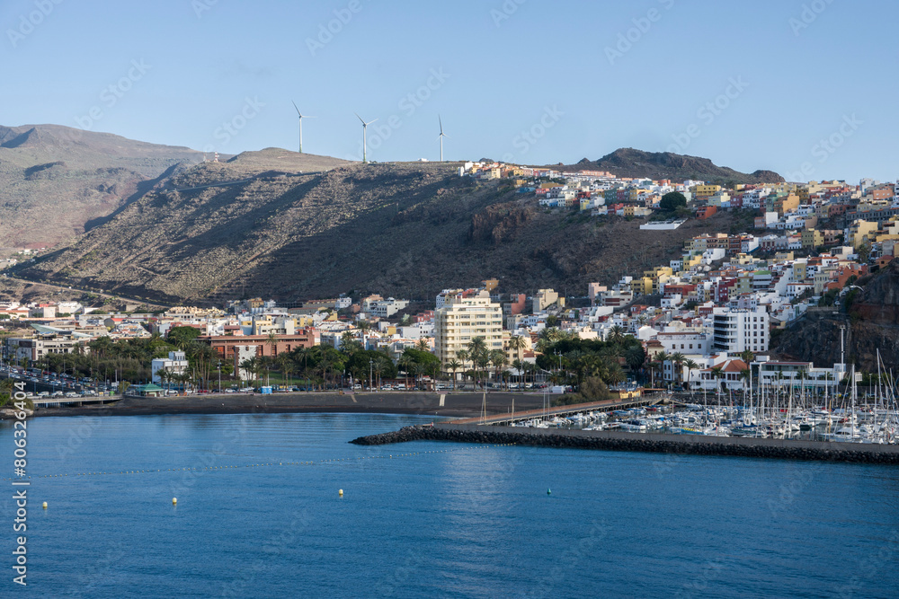 Fototapeta premium Blick auf die Inselhauptstadt San Sebastian de la Gomera