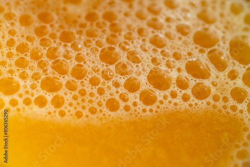 sok pomarańczowy i pomarańczowe bąbelki makro