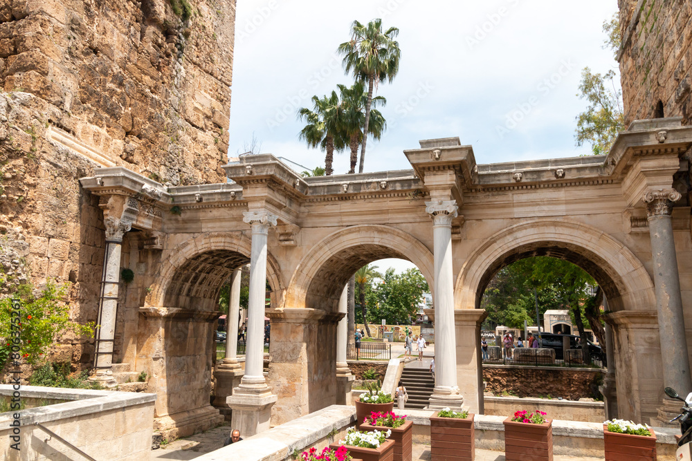 Fototapeta premium Hadrian's Gate in Antalya, Turkey