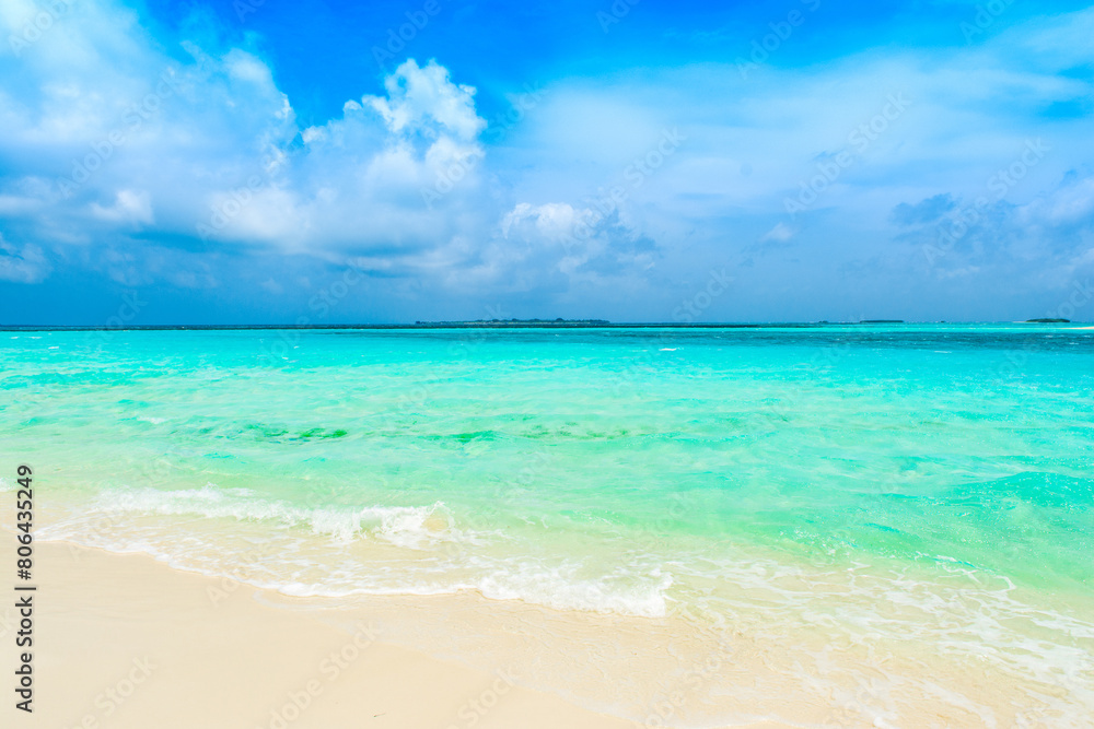 Beautiful landscape of clear turquoise Indian ocean, Maldives islands Beautiful landscape of clear turquoise Indian ocean, Maldives islands
