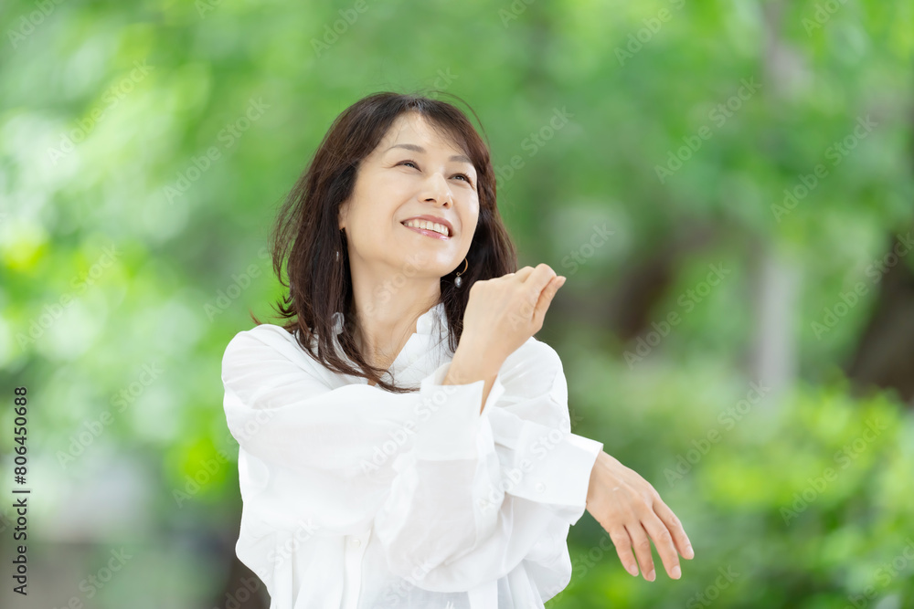 女性・新緑・運動 女性・新緑・運動