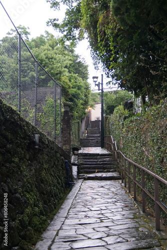 雨の祈念坂