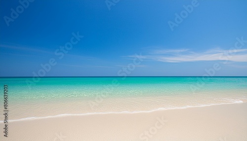 白い砂浜と青い海