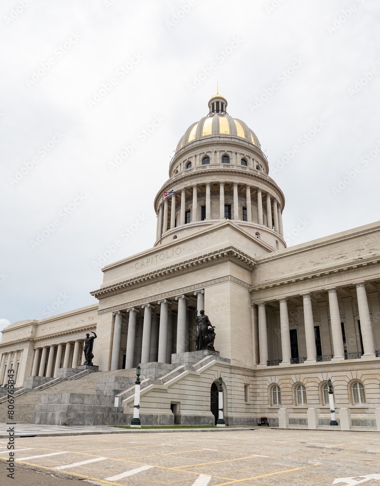 Fototapeta premium Cityscape of Havana, Cuba with Capitolio (Capitol) building, vertical photo