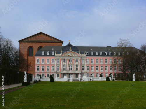 Fürstbuischöfliches Palais in Trier mit Palastaula