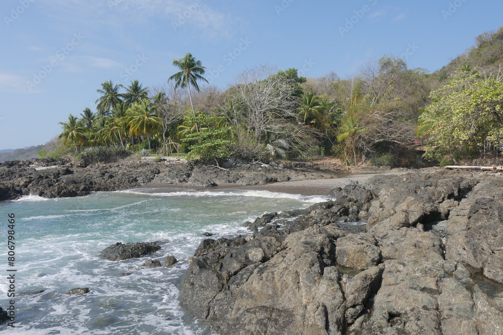 Fels und Brandung am Pazifik in Costa Rica
