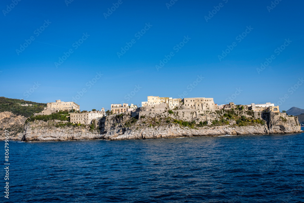 Il centro storico di Gaeta visto dal mare