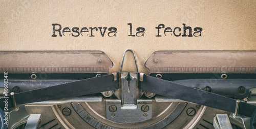 Text written with a vintage typewriter - Save the date in spanish