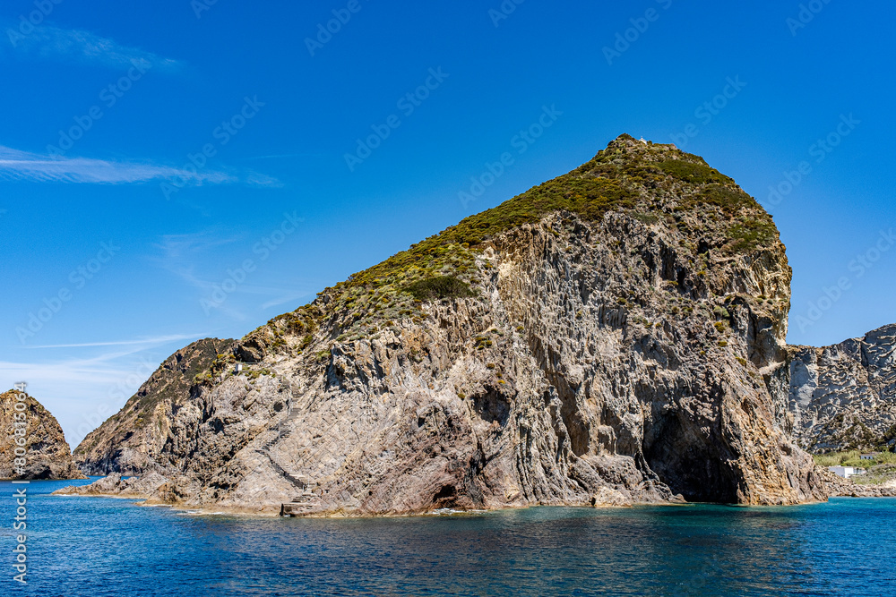 Fototapeta premium Il faraglione di San Silverio isola di Palmarola Ponza