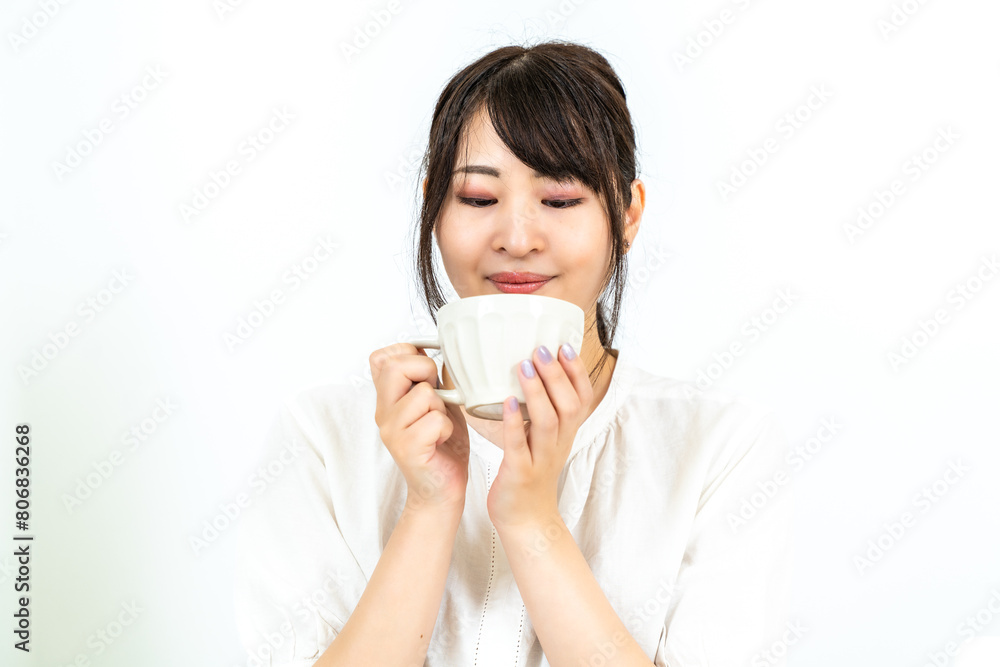 自宅でくつろぐ女性 自宅でくつろぐ女性