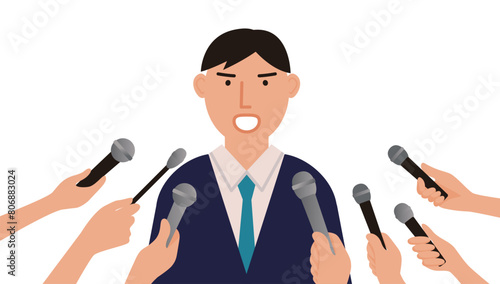 話す男性とマイクを向けるたくさんの手