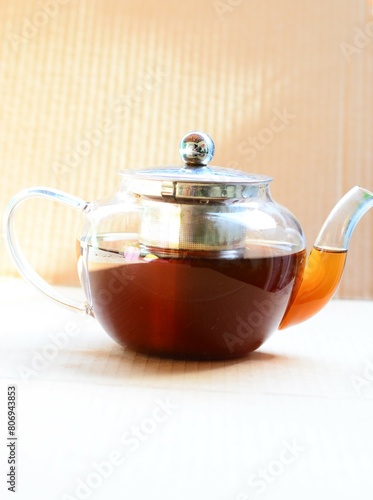 O bule é o utensílio culinário usado para preparar e servir o chá. Geralmente de forma subesférica, com uma alça dum lado, um bico fino do lado oposto e uma tampa por cima