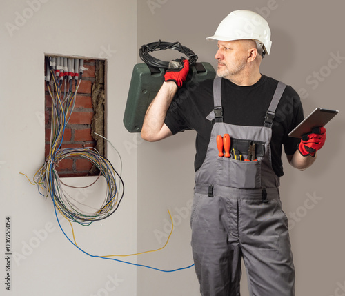 Man electrician. Guy holdin...