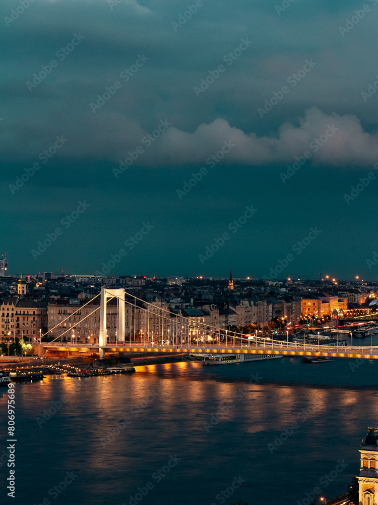 Fototapeta premium City by night