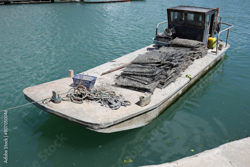 Un bateau ostréicole sur l'ile d'Oléron