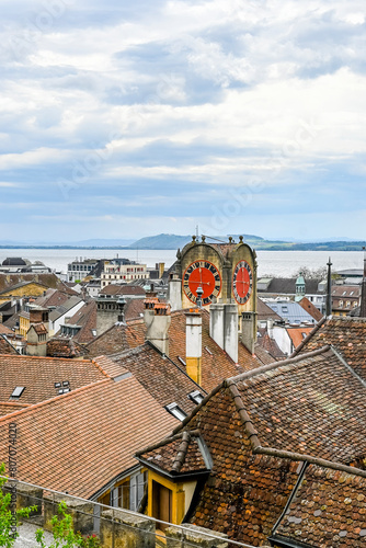 Neuenburg, Neuchâtel, Tour de Diesse, Altstadt,  Altstadthäuser, Gassen, Aussicht, Neuenburgersee, Seeufer, Schlosshügel, Frühling, Sommer, Schweiz photo