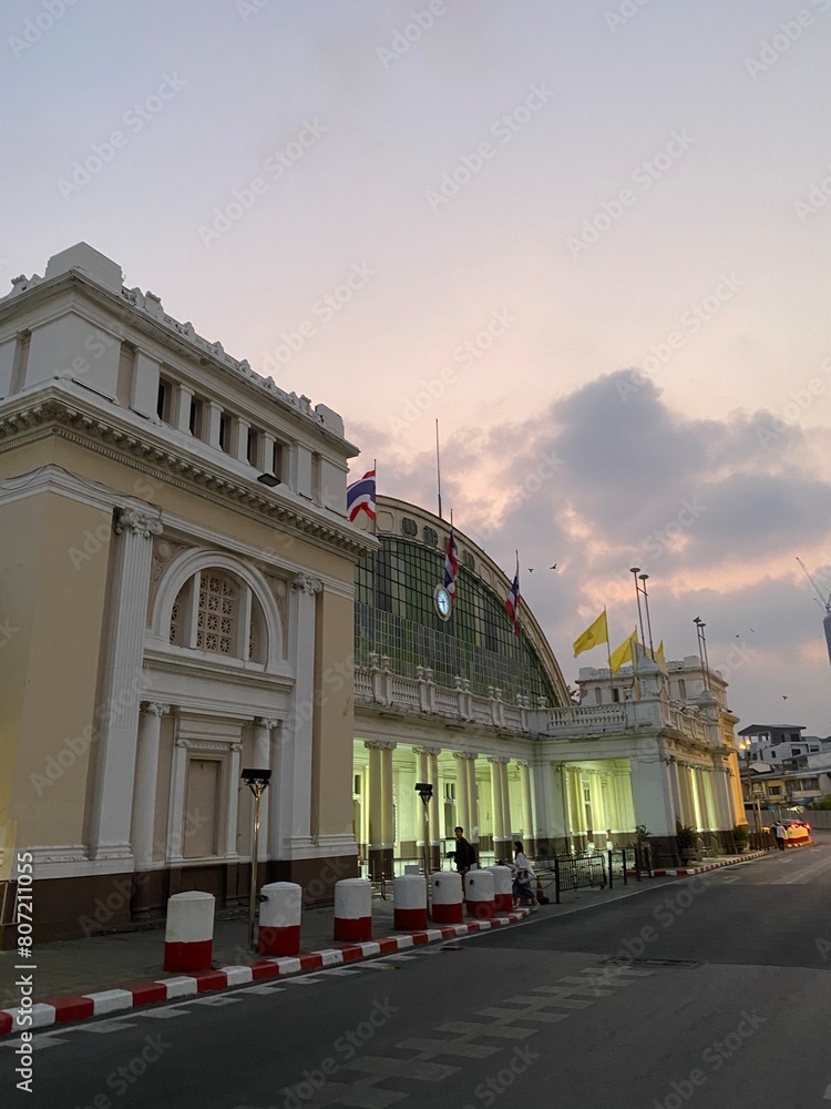 Fototapeta premium city hall in the city