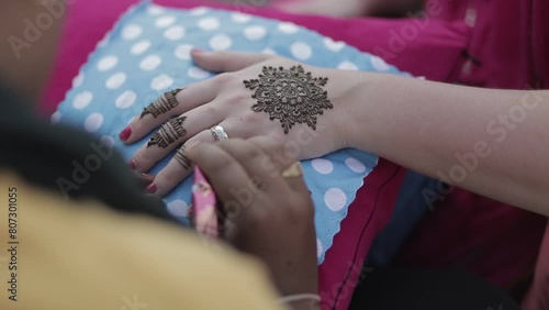 mehandi applying closeup shot henna  photo