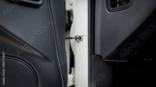 Passenger door hinge photo