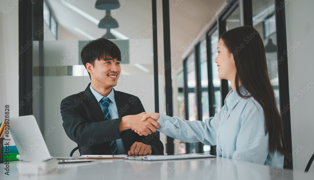 Fototapeta premium HR managers shake hands with job candidates, accept ideas, and agree to collaborate within the organization.