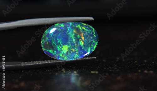 opal Is a gem that has beautiful colors Rare and expensive In the gemstone clamp.