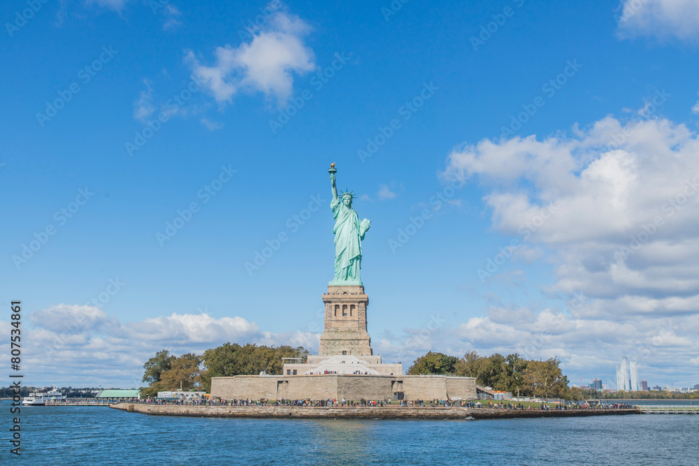 Frontal photo of Statue of Liberty