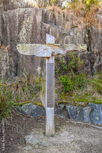 Φωτογραφία Memorial cross listing victims names of the Port Arthur massacre of 1996